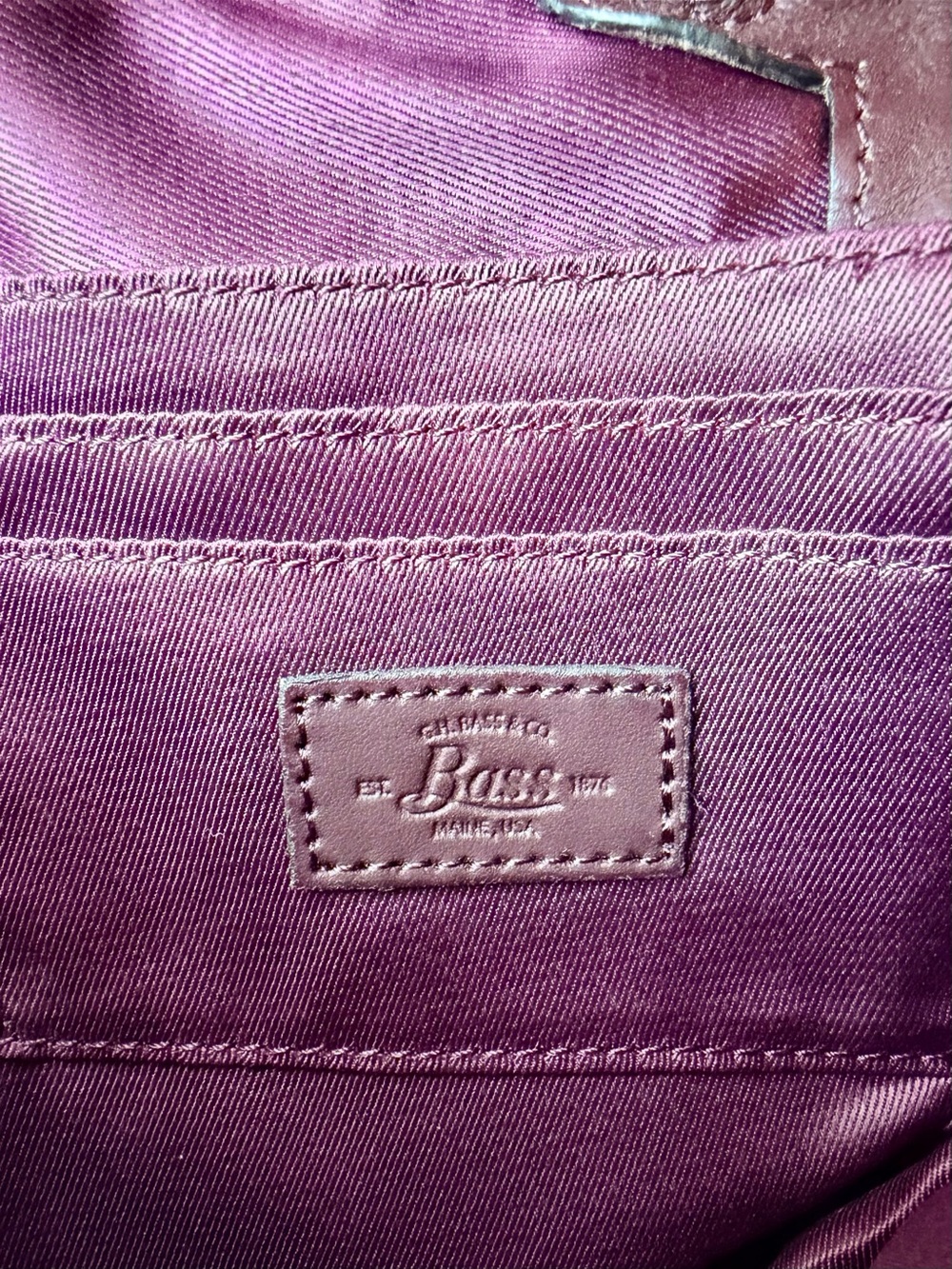 Vintage Leather Burgundy G.H. Bass & Co Womens Crossbody Bag with Card Holders - Picture 6 of 8